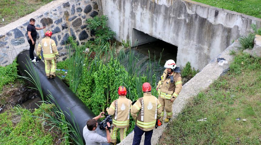 Polisten ka&ccedil;an Suriyeli &ccedil;ocuklar dehlize saklandı