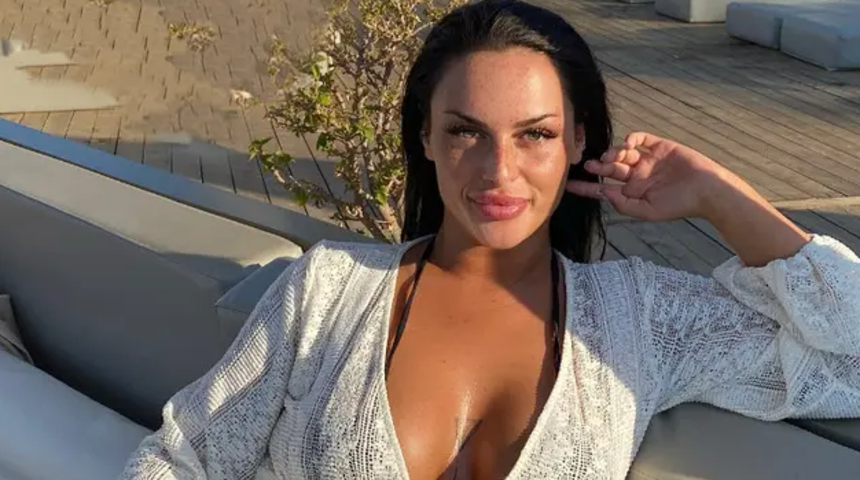 Tesett&uuml;re girip kendi markasını kurmuştu! Kısmetse Olur yarışmacısı Yaren Dağ tesett&uuml;rden &ccedil;ıktı 