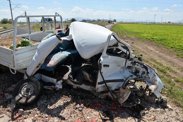 Mucize kurtuluşu gören tren yolcuları cep telefonlarıyla görüntü çekti