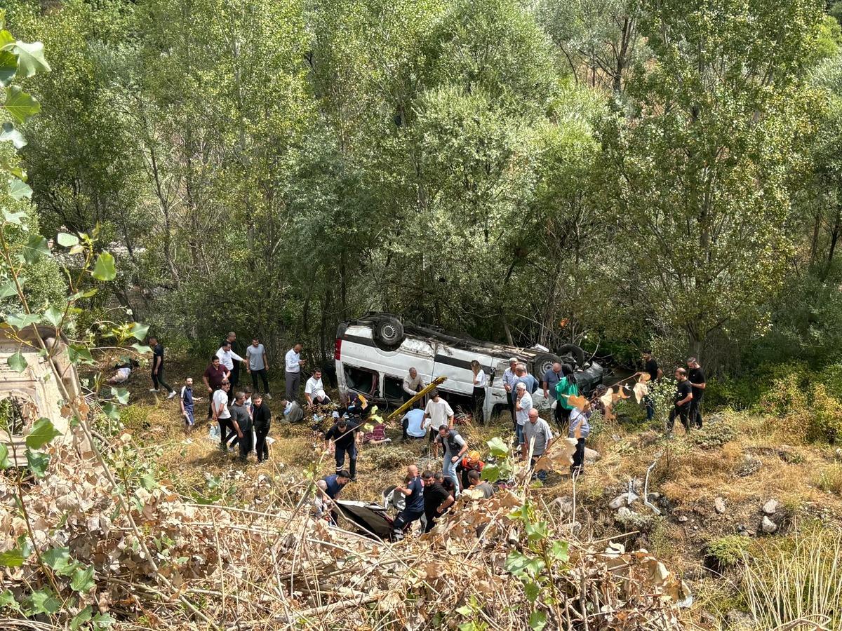 Son dakika | Sivas ta katliam gibi kaza: 4 ölü, 10 yaralı! 3
