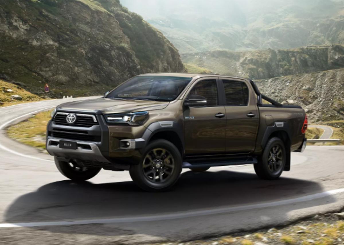 Toyota&rsquo;dan iki yeni model atağı: Yeni Hilux satışta, RAV4 Hybrid geliyor 2