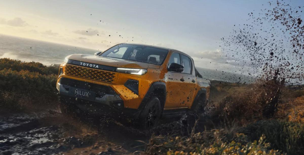 Toyota&rsquo;dan iki yeni model atağı: Yeni Hilux satışta, RAV4 Hybrid geliyor 1
