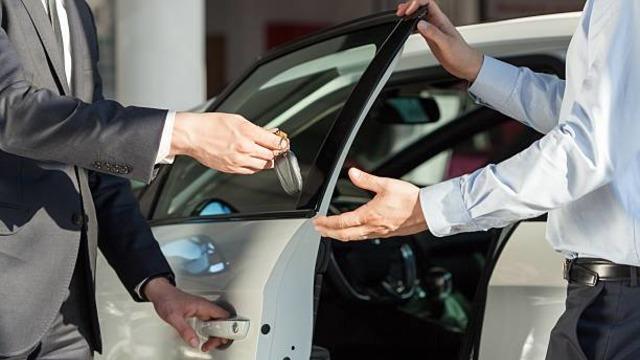 Toyota’dan iki yeni model atağı: Yeni Hilux satışta, RAV4 Hybrid geliyor