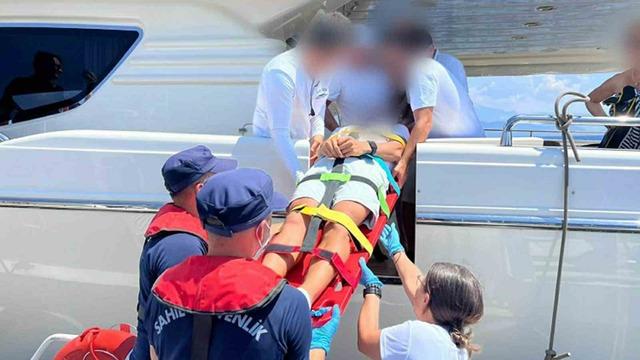 Fethiye’de özel teknede yaralanan vatandaşa tıbbi tahliye