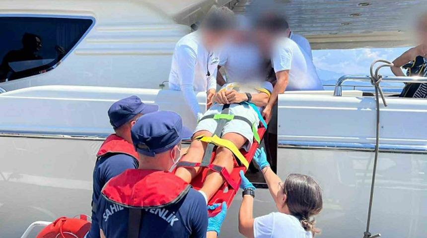 Fethiye&rsquo;de &ouml;zel teknede yaralanan vatandaşa tıbbi tahliye