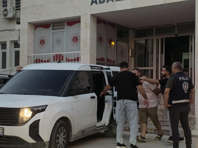 Hatay'da &ccedil;ocuğu silahla alıkoyan 2 ş&uuml;pheli tutuklandı
