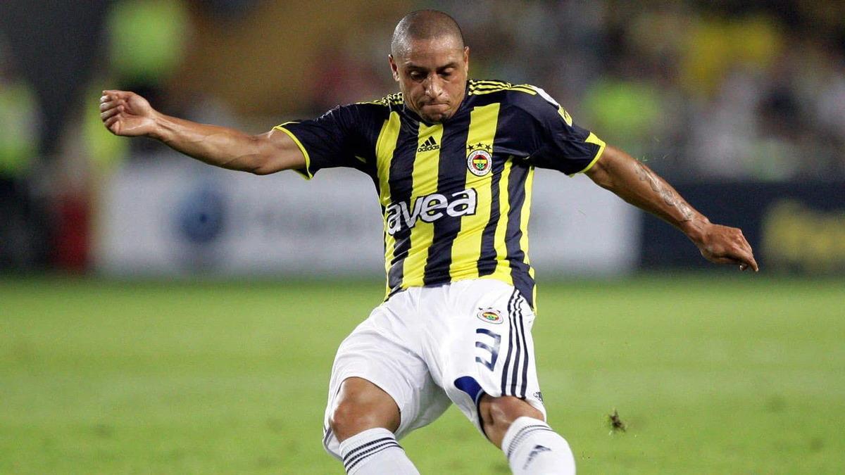 Fenerbah&ccedil;e nin eski yıldızı Roberto Carlos M&uuml;sl&uuml;man oldu!  1