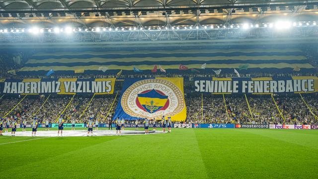 Fenerbahçeli taraftarlardan Lyon maçına özel koreografi