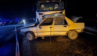Kastamonu'da tır ile &ccedil;arpışan otomobildeki 2 kişi &ouml;ld&uuml;