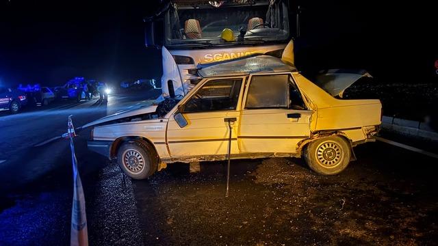 Kastamonu'da tır ile çarpışan otomobildeki 2 kişi öldü
