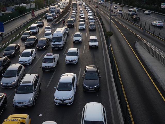 Otomobilde d&ouml;n&uuml;ş&uuml;m artıyor: Temmuz karnesinde ortaya &ccedil;ıktı