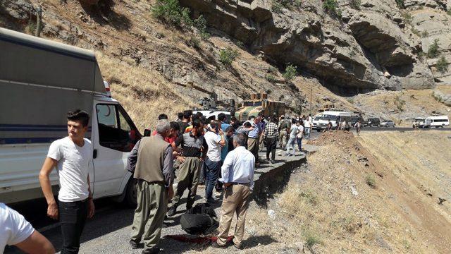 Şüphelileri taşıyan askeri araç şarampole yuvarlandı: 1 ölü, 12 yaralı