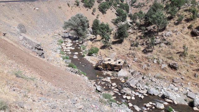 Şüphelileri taşıyan askeri araç şarampole yuvarlandı: 1 ölü, 12 yaralı