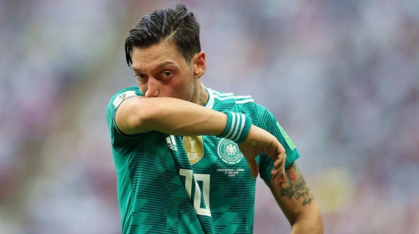 Almanya'nın D&uuml;nya Kupası'ndan elenmesinin faturası Mesut &Ouml;zil'e &ccedil;ıkıyor!