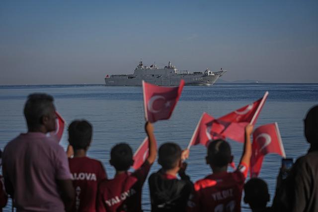 Türk donanmasının seçkin platformları "TEKNOFEST Mavi Vatan" öncesi Yalova da selamlama geçişi yaptı 13