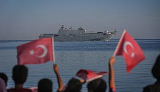 T&uuml;rk donanmasının se&ccedil;kin platformları "TEKNOFEST Mavi Vatan" &ouml;ncesi Yalova'da selamlama ge&ccedil;işi yaptı
