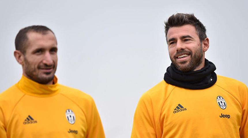 Juventus Barzagli ile 1, Chiellini ile 2 yıllık yeni s&ouml;zleşme imzaladı