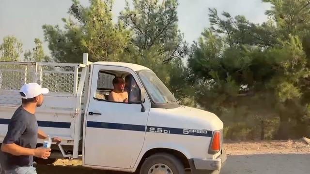 Hayvanları için alevlerin arasına dalmıştı! Orman yangınından acı haber
