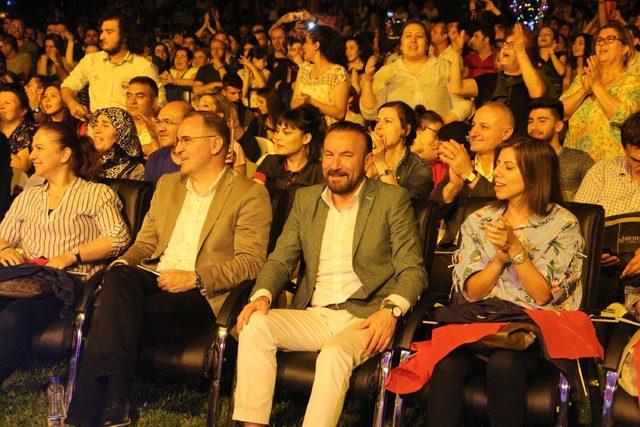 Ferhat Göçer'den, İzmit'in kurtuluş gününde muhteşem konser