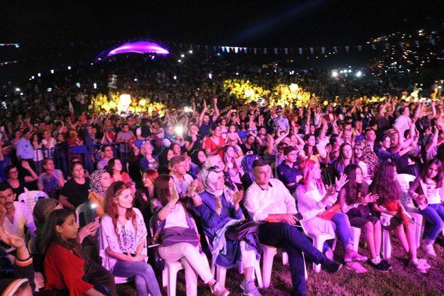 Ferhat Göçer'den, İzmit'in kurtuluş gününde muhteşem konser