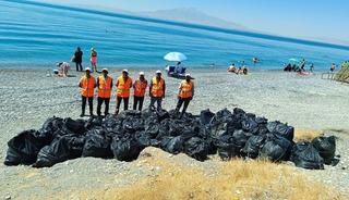 Van G&ouml;l&uuml; kıyılarında temizlik seferberliği s&uuml;r&uuml;yor