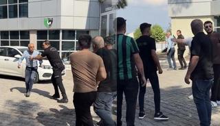 S&uuml;per Lig'e damga vurmuştu, şimdi kadro kuramıyor! Taraftarlar tesisi bastı