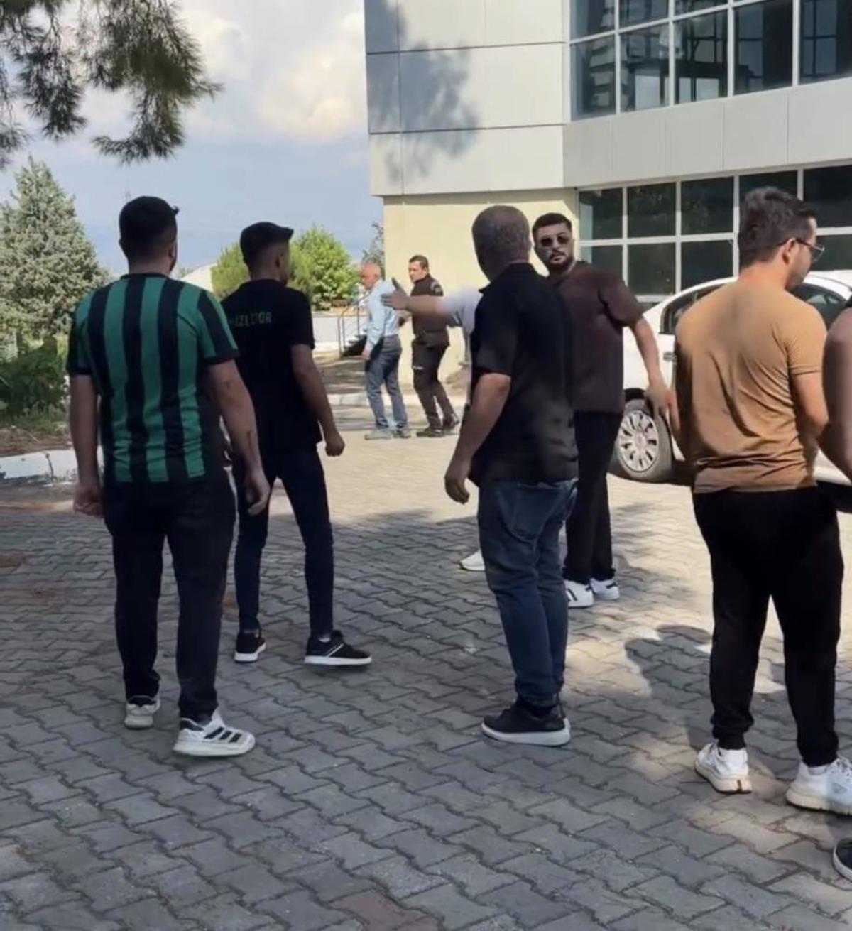 Bir zamanlar Süper Lig e damga vurmuştu, şimdi kadro kuramıyor! Taraftarlar tesisi bastı 2