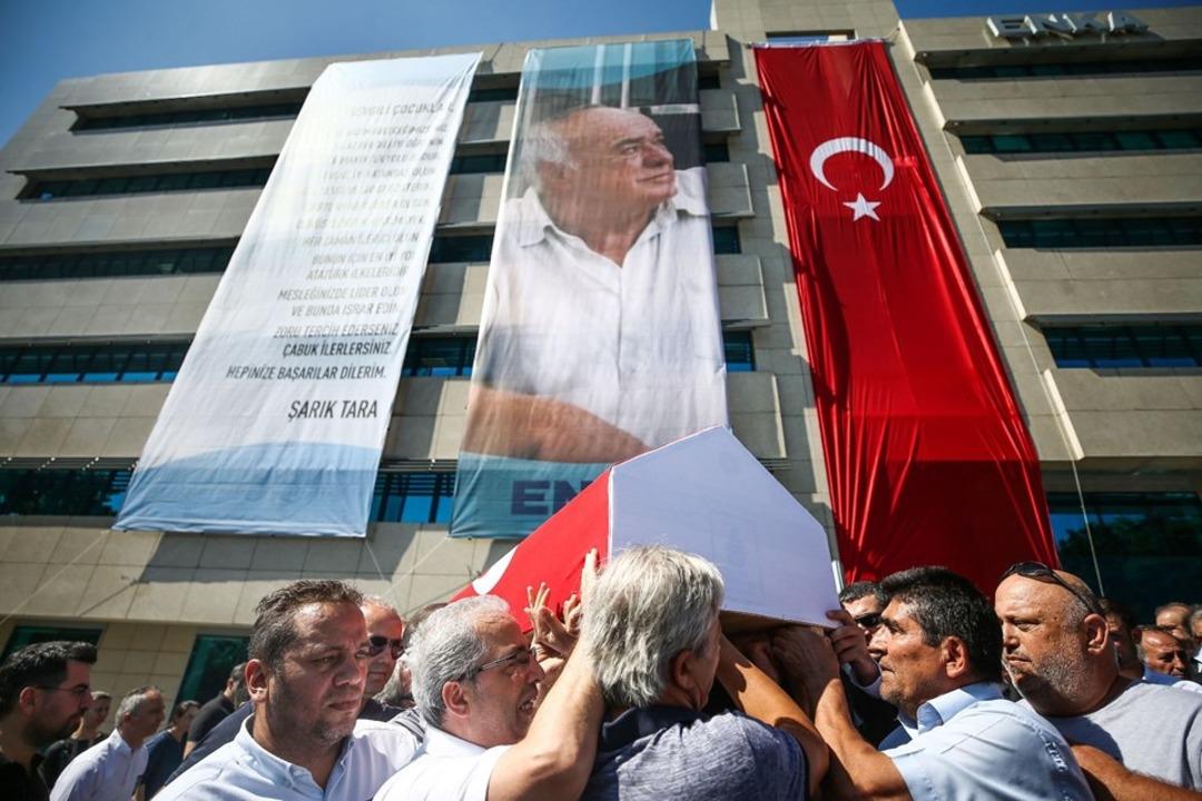 &Uuml;nl&uuml; iş insanı Şarık Tara son yolculuğuna uğurlanıyor