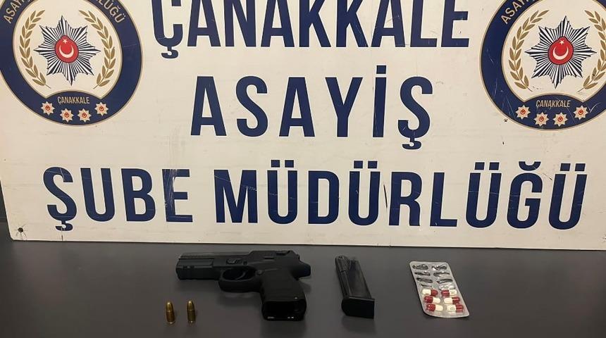 &Ccedil;anakkale&rsquo;de &ccedil;eşitli su&ccedil;lardan aranan 8 ş&uuml;pheli tutuklandı