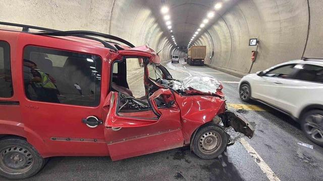 Cankurtaran Tüneli’nde kaza: 2 yaralı 6