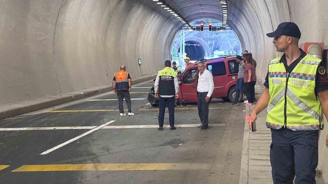 Cankurtaran Tüneli’nde kaza: 2 yaralı 3