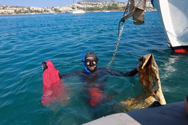 Gümbet’te deniz dibinden 310 kilogram atık çıktı 4