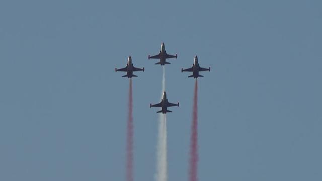 Türk Yıldızları'ndan Yalova semalarında nefes kesen gösteri