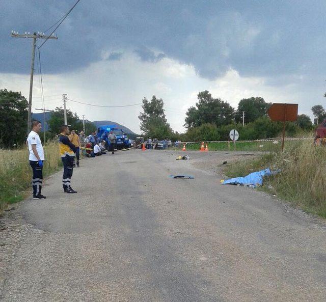 Kasksız motosiklet sürücüsü Mehmet Ali, kazada öldü