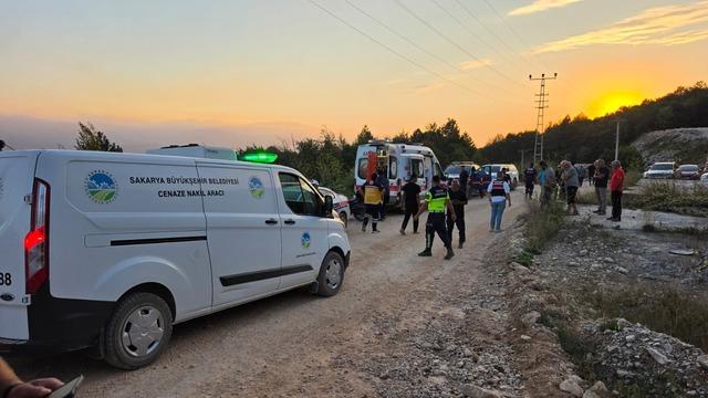 Sakarya da şarampole devrilen ağır yük nakliye aracının sürücüsü öldü 3
