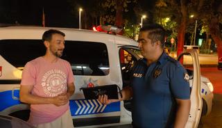 &Ccedil;anta dolusu para buldu! Hemen polisi aradı: 'Bize helalinden lazım'