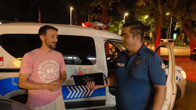 Çanta dolusu para buldu! Hemen polisi aradı: 'Bize helalinden lazım'