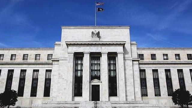Fed tutanakları, enflasyonun düşmemesi halinde faiz artışının gündeme gelebileceğini gösterdi