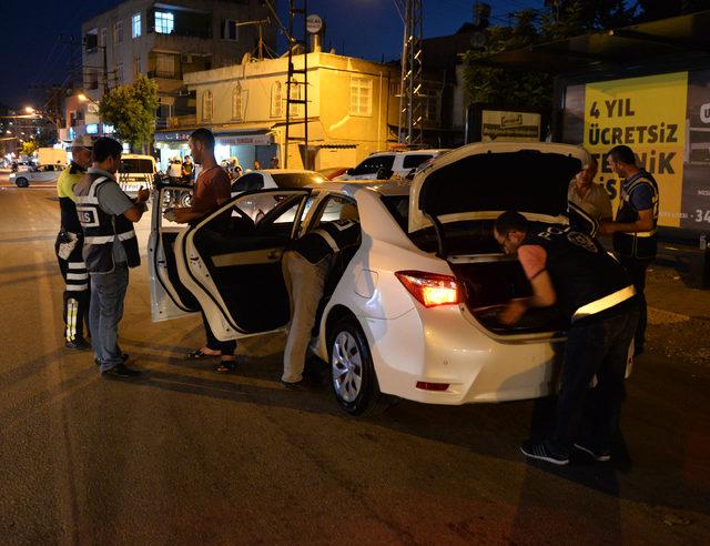 Emniyet müdürünün şüphelendiği otomobilden 'esrar' çıktı