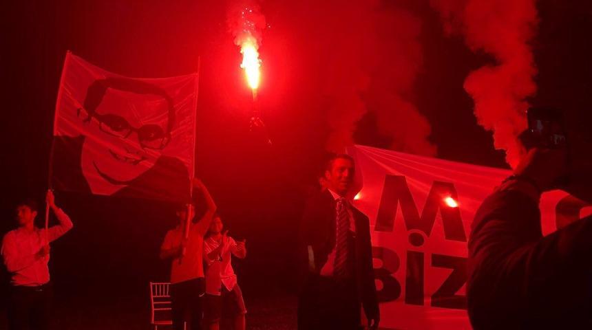 Ali Ko&ccedil; nikah şahidi oldu, meşale yaktı!