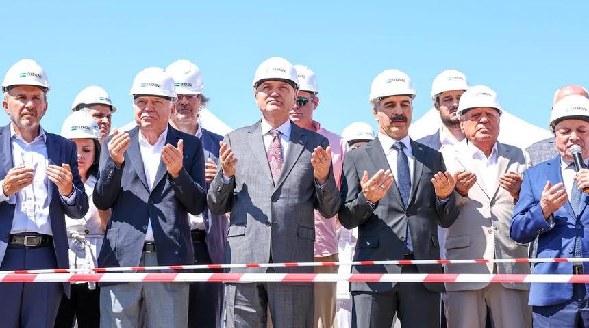 D&uuml;zce Belediye Başkanı Faruk &Ouml;zl&uuml; duyurdu: "D&uuml;zce değer kazanan 3 ilin başında geliyor"