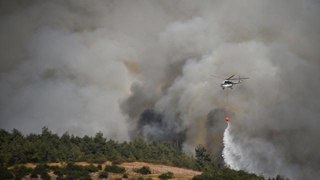 Balıkesir'in Sındırgı ilçesinde ormanlık alandaki yangın kontrol altına alındı