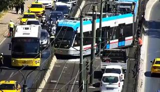 Beyoğlu Fındıklı'da tramvay raydan &ccedil;ıktı!