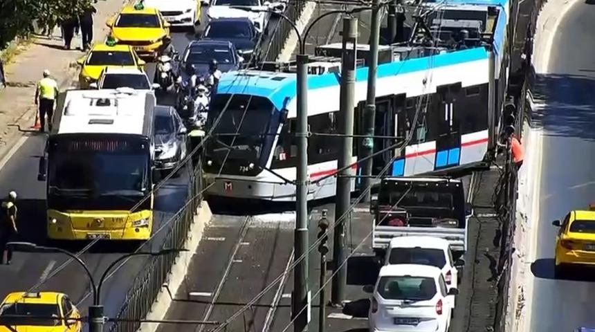 Beyoğlu Fındıklı'da tramvay raydan çıktı! - Mynet Yaşam
