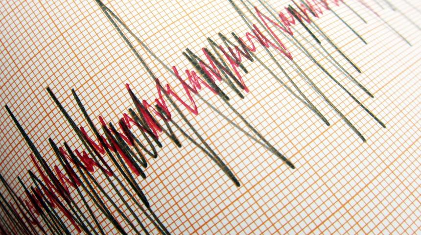 Marmara'da deprem hareketliliği! İstanbul'da sarsıntılar s&uuml;r&uuml;yor: B&uuml;y&uuml;kl&uuml;ğ&uuml; a&ccedil;ıklandı