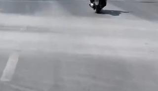 Alanya&rsquo;da motosikletlinin tehlikeli hareketleri kamerada