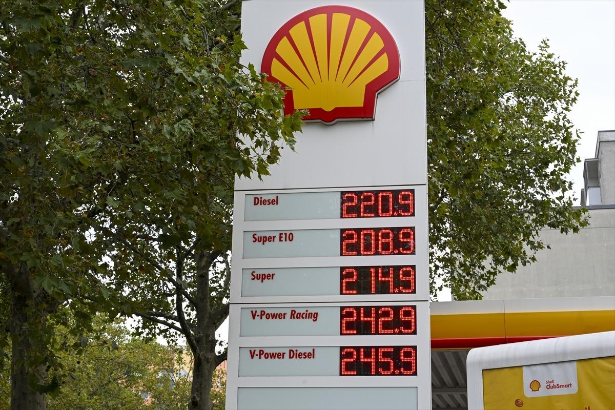 Depoyu doldurmak i&ccedil;in o &uuml;lkeye gidiyorlar: Motorin fiyatlarına Almanlardan  dayanılmaz  yorumu 2