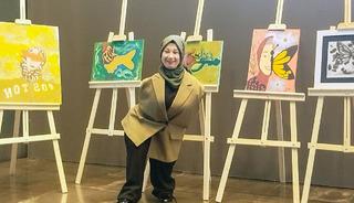 Doğuştan kolları yoktu, hayallerinden vazge&ccedil;medi! Şimdi resim &ouml;ğretmeni