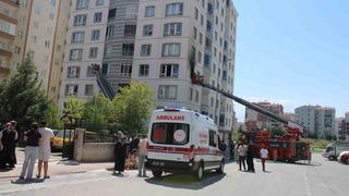 Kayseri’de 9 katlı binada yangın çıktı: 1’i çocuk 3 kişi mahsur kaldı
