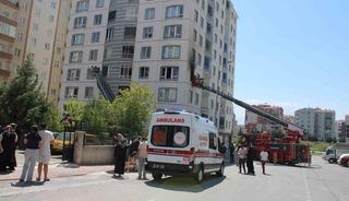 Kayseri&rsquo;de 9 katlı binada yangın &ccedil;ıktı: 1&rsquo;i &ccedil;ocuk 3 kişi mahsur kaldı